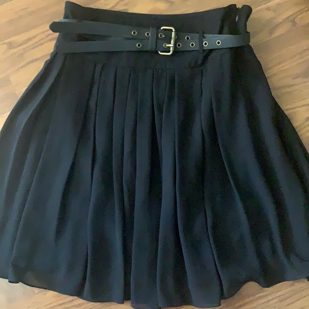 Vince camuto pleated skirt with belt size 6